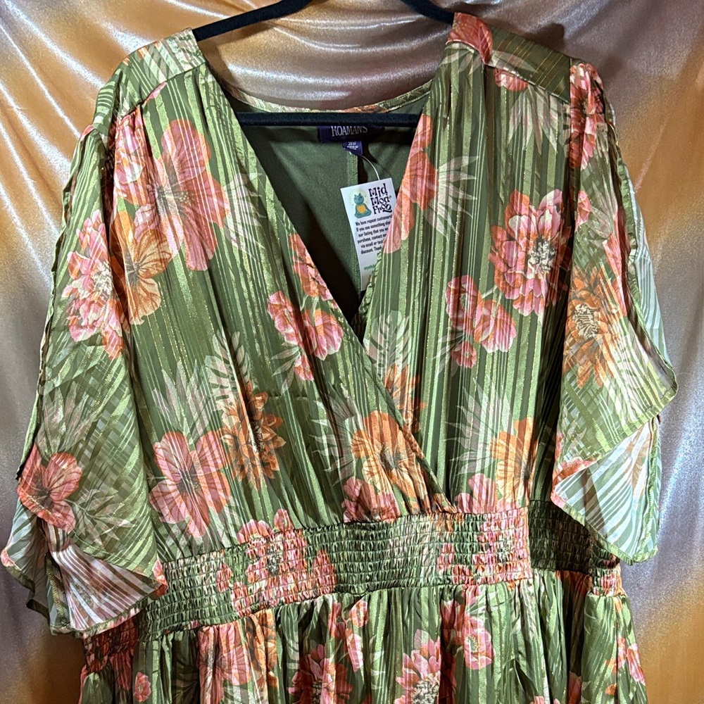 Roamans Green Floral V-Neck Midi Dress with Peach Blooms. A3 28w